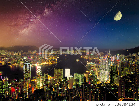 香港島の美しい夜景風景 136384134