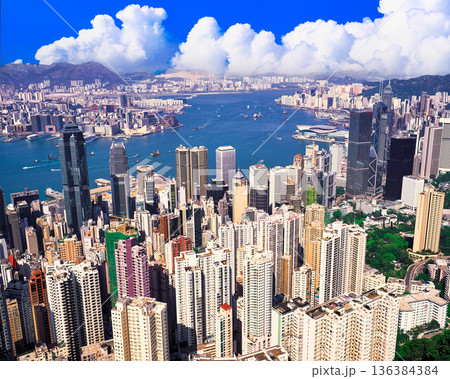 ビクトリアピークより香港島の絶景 136384384