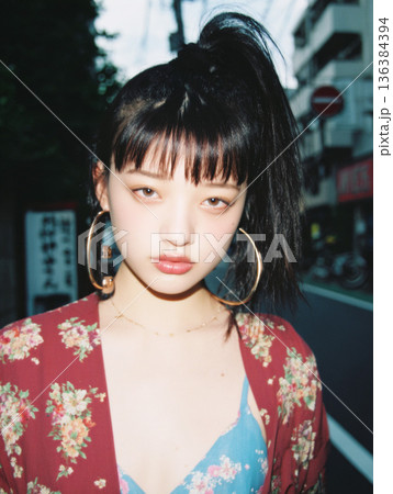 若い日本人女性のファッションポートレート 136384394