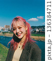 若い日本人女性のファッションポートレート 136384711
