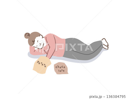 寝転がりながらお菓子を食べる女性のイラスト素材 136384795