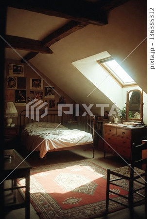 屋根裏の部屋 136385312