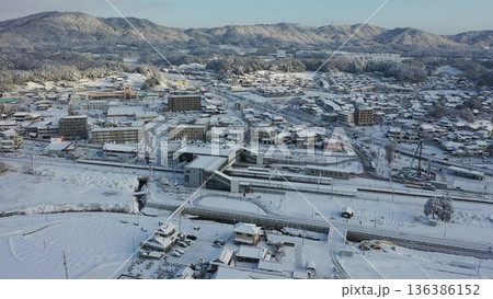 雪景色_西高屋新駅舎_高美ヶ丘方面_空撮 136386152