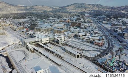 雪景色_西高屋新駅舎_空撮 雪景色_西高屋新駅舎_空撮 136386286