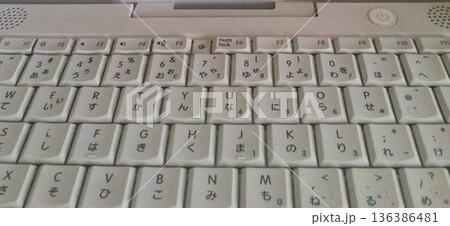 パソコンのキーボード 136386481
