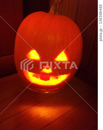 ハロウィーンのかぼちゃランタン ハロウィーンのかぼちゃランタン 136386488
