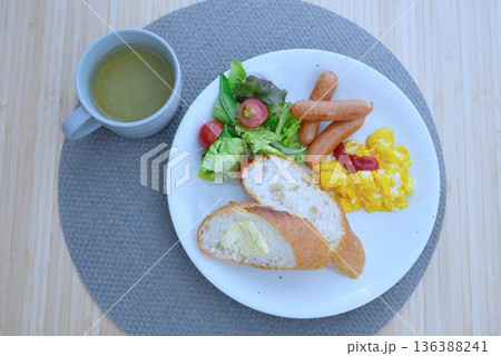 朝食にぴったりモーニングプレート 136388241