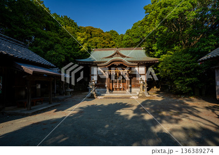 金刀比羅神社の拝殿の風景(福津市) 金刀比羅神社の拝殿の風景(福津市) 136389274