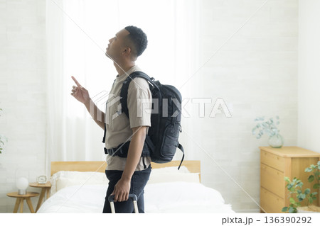 ベッドルームの旅行者 ベッドルームの旅行者 136390292