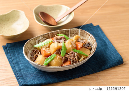 肉じゃが（牛肉使用） 136391205