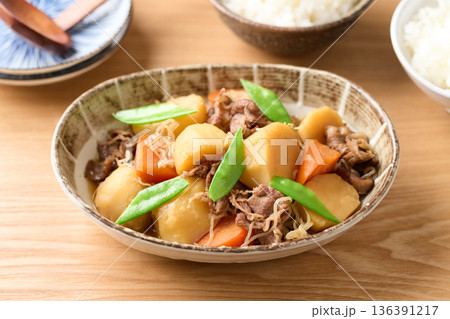 肉じゃが（牛肉使用） 136391217