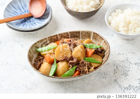 肉じゃが（牛肉使用） 136391222