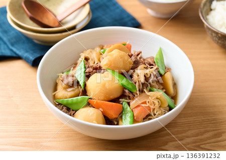 肉じゃが（牛肉使用） 136391232