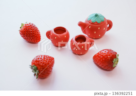 フレッシュな苺 136392251