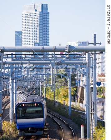【横須賀線】横浜方面へ向かう列車 136392510