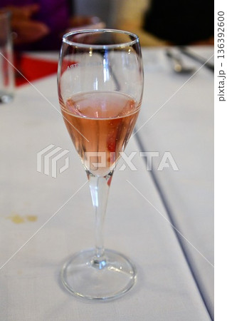 ルーマニア、トランシルヴァニア地方、シナイア、ワインセラー、テイスティング、試飲 136392600