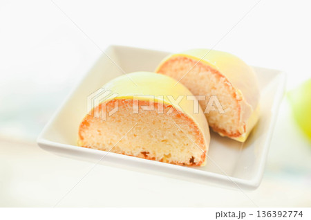 爽やかな黄色のレモンケーキ 爽やかな黄色のレモンケーキ 136392774