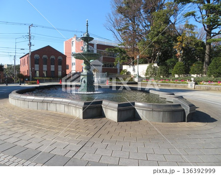 噴水のある公園 136392999