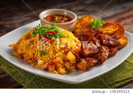 A plate of freshly cooked Guinean Jollof rice...のイラスト素材 [136393523] - PIXTA
