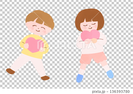 ハートを抱きしめる男の子と女の子｜愛に満ちた子供たち 136393780
