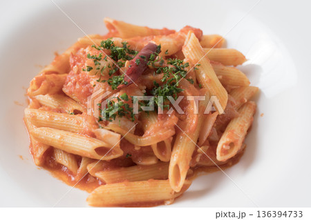 ペンネアラビアータ トマトソースパスタ 136394733