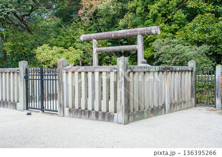 京都市東山区　第六十六代　一条天皇皇后定子鳥戸野陵 136395266