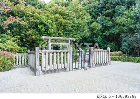 京都市東山区　第六十六代　一条天皇皇后定子鳥戸野陵 136395268