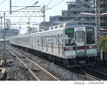 複々線区間を走行する東武10030型8連(獨協大学前<草加松原>駅にて撮影) 136395565