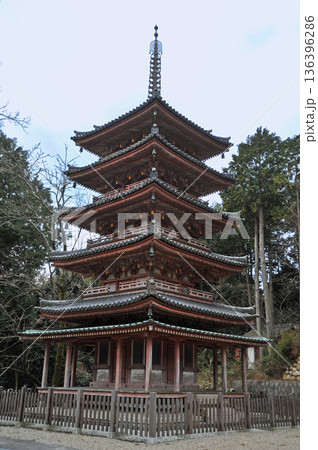 京都　海住山寺の五重塔 136396286