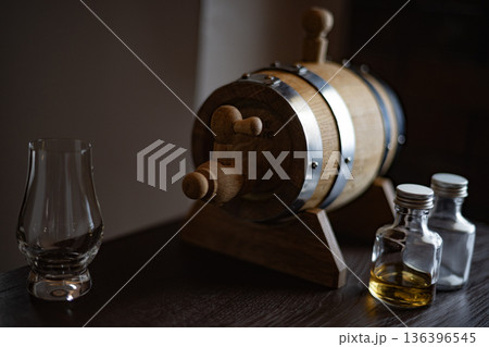 ボトラーズ 熟成樽 蒸溜所 ウイスキー ミニ樽 家庭用 カウンター インテリア 趣味 小物 雑貨 ボトラーズ 熟成樽 蒸溜所 ウイスキー ミニ樽 家庭用 カウンター インテリア 趣味 小物 雑貨 136396545