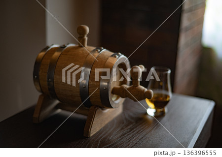 ボトラーズ　熟成樽　蒸溜所　ウイスキー　ミニ樽　家庭用　カウンター　インテリア　趣味　小物　雑貨 136396555