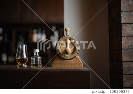 ボトラーズ　熟成樽　蒸溜所　ウイスキー　ミニ樽　家庭用　カウンター　インテリア　趣味　小物　雑貨 136396572