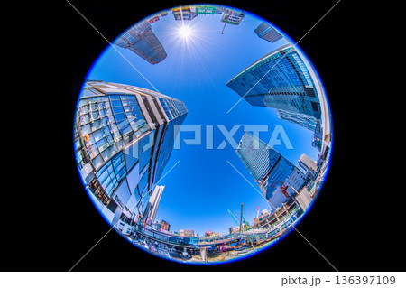 日本の東京都市景観新風景。雪明けの渋谷駅西口…山手線やクローラークレーン、大型重機も続々投入＝9日 136397109