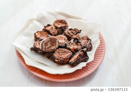 サクサクお麩チョコ　ココア 136397115