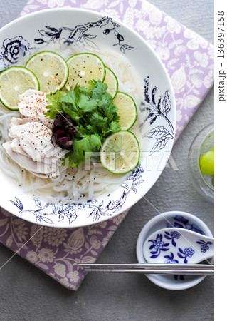 フォーのワンプレート柑橘和え麺 フォーのワンプレート柑橘和え麺 136397158