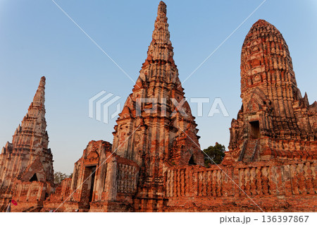 タイ　アユタヤ遺跡　ワット・チャイワッタナラーム 136397867