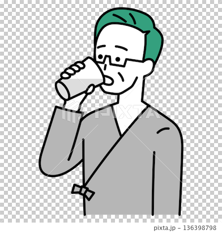 一名身穿檢查服的中年男子正在服用鋇劑。 136398798