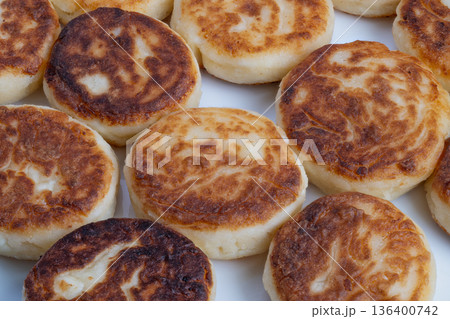 Closeup of caramelized crusts, Detailed view of porous pancake crumb surface, Highresolution macro shot emphasizing crispy crusts and soft crumb texture of pancake 136400742