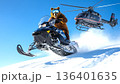 クマとスノーモービル 136401635
