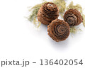 シダーローズの松ぼっくり 136402054