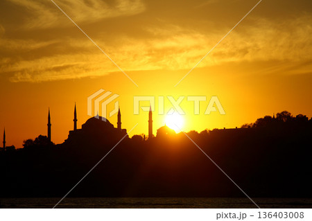 Sillhouette of Istanbul at sunset.  Ramadan time with the muslim city istanbul silhouette 136403008