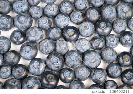 Blueberries for baking and jam preparation, glossy and powdery skins signal freshness, composition tailored for recipe pages, food blogs and culinary product shots 136403211