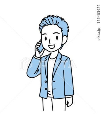 スマホで電話をするカジュアルスタイルの男性のイラスト素材 136403422