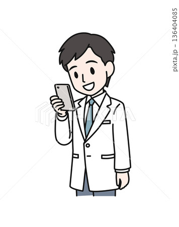 スマホを見る白衣姿の医療関係者の男性のイラスト素材 スマホを見る白衣姿の医療関係者の男性のイラスト素材 136404085