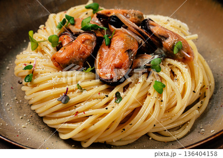 spaghetti with mussels, without shell, pasta with peeled mussels, in carbonara sauce, micro-greens, homemade, no people, spaghetti with mussels, without shell, pasta with peeled mussels, in carbonara sauce, micro-greens, homemade, no people, 136404158