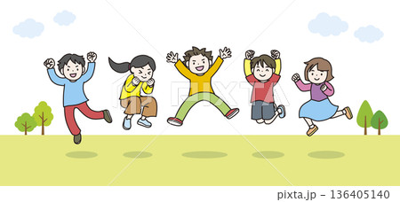 屋外でジャンプする子供たち 屋外でジャンプする子供たち 136405140