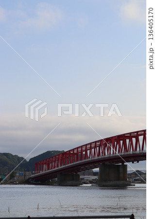 夕日に照らされる厚岸大橋 夕日に照らされる厚岸大橋 136405170