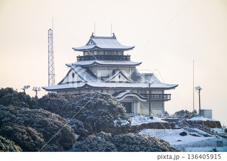 小牧山城の雪景色 136405915