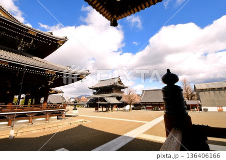 京都府 東本願寺・御影堂 & 御影堂門(重要文化財) 京都市 下京区 常葉町 2022年2月 京都府 東本願寺・御影堂 & 御影堂門(重要文化財) 京都市 下京区 常葉町 2022年2月 136406166
