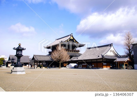 京都府 東本願寺・御影堂門(重要文化財) 京都市 下京区 常葉町 2022年2月 京都府 東本願寺・御影堂門(重要文化財) 京都市 下京区 常葉町 2022年2月 136406307